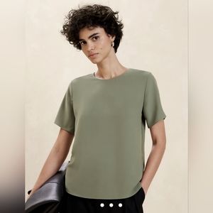 Banana Republic Classic Crew Neck T-Shirt in Desert Thyme | Size L